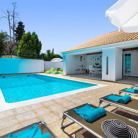 Villa Melanie D'Oura By Villa Plus 빌라